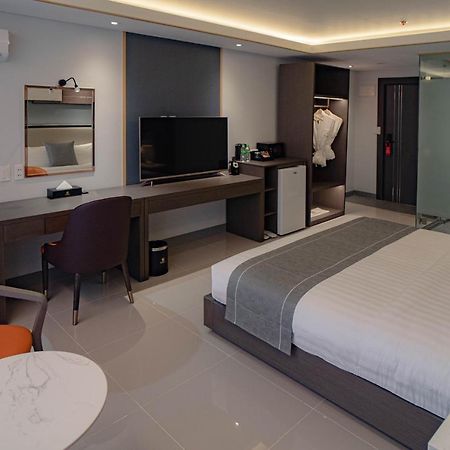 Subic Riviera Hotel And Residences Olongapo Exterior foto
